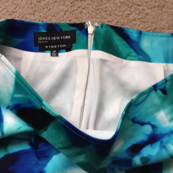 Jones New York Women's Mini Pencil Skirt Size 10 Petite Blue Green Floral - Picture 3 of 6